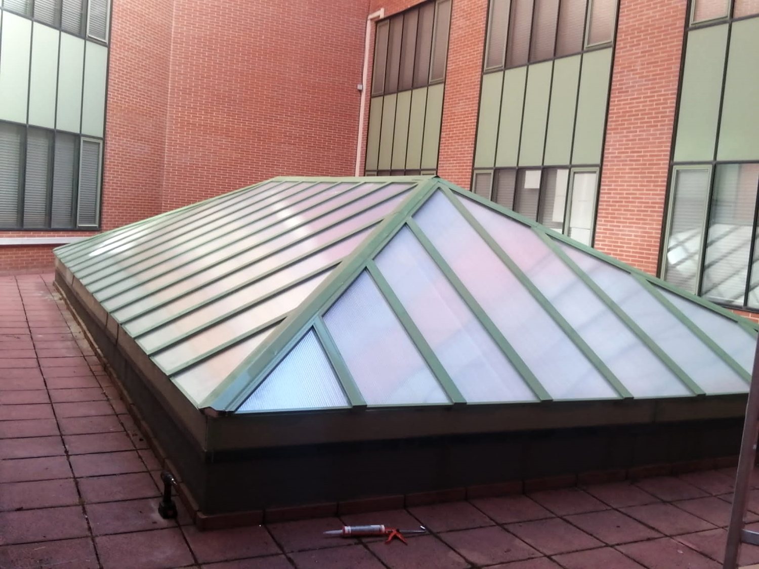 Trabajo de Carpinterías Metálicas Palentinas en Palencia